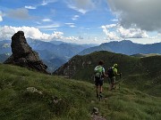 87 Dalla Baita Foppa scendiamo con nuvoloni che oscurano il sole